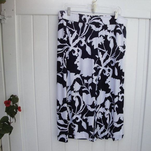 Chico's Womens Pants Cropped Size Large Navy-White Print Florida Style Preppy - Picture 2 of 5